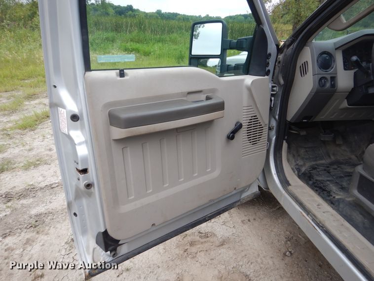 image for item FU9423 2009 Ford F350 Super Duty SuperCab utility bed pickup truck