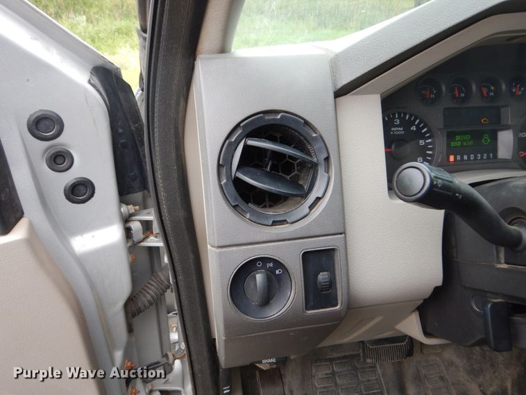 image for item FU9423 2009 Ford F350 Super Duty SuperCab utility bed pickup truck