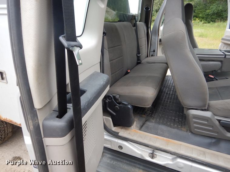 image for item FU9423 2009 Ford F350 Super Duty SuperCab utility bed pickup truck