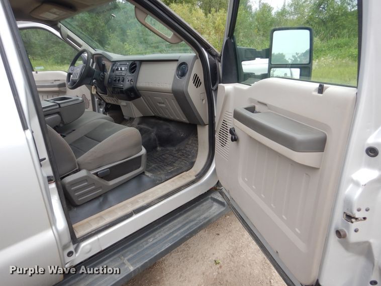 image for item FU9423 2009 Ford F350 Super Duty SuperCab utility bed pickup truck