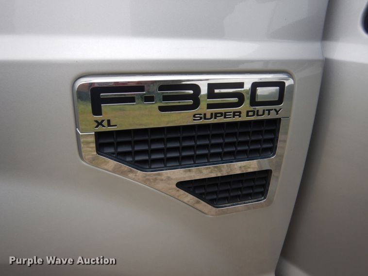 image for item FU9423 2009 Ford F350 Super Duty SuperCab utility bed pickup truck