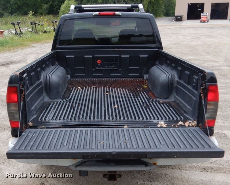 image for item FU9424 2004 Nissan Frontier Crew Cab pickup truck