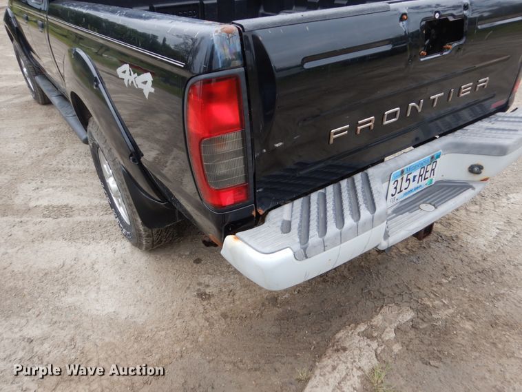 image for item FU9424 2004 Nissan Frontier Crew Cab pickup truck
