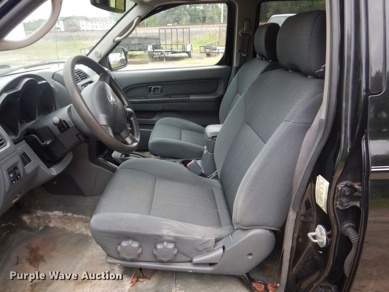 image for item FU9424 2004 Nissan Frontier Crew Cab pickup truck