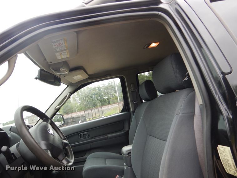 image for item FU9424 2004 Nissan Frontier Crew Cab pickup truck