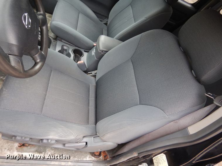 image for item FU9424 2004 Nissan Frontier Crew Cab pickup truck