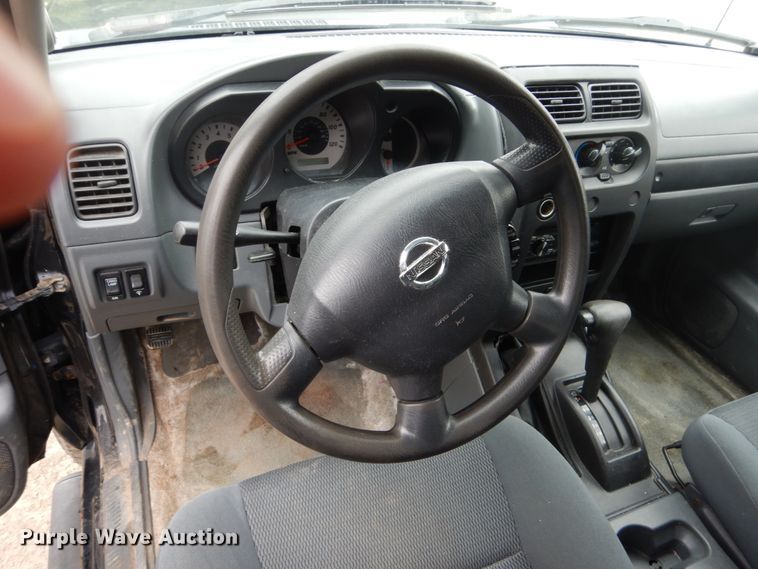 image for item FU9424 2004 Nissan Frontier Crew Cab pickup truck