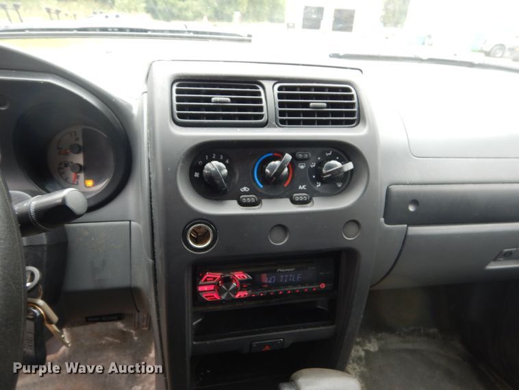 image for item FU9424 2004 Nissan Frontier Crew Cab pickup truck