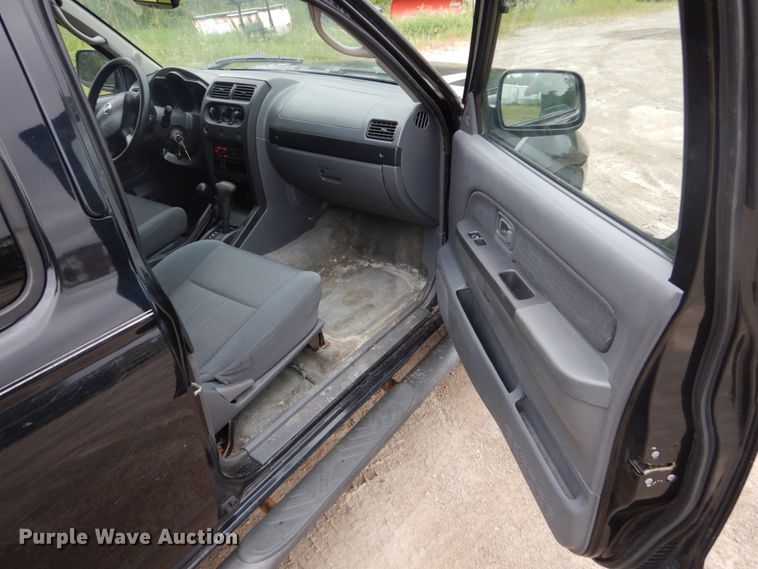 image for item FU9424 2004 Nissan Frontier Crew Cab pickup truck