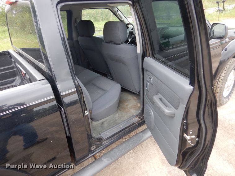 image for item FU9424 2004 Nissan Frontier Crew Cab pickup truck