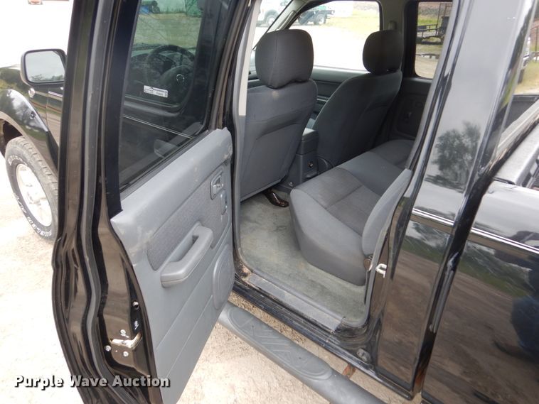 image for item FU9424 2004 Nissan Frontier Crew Cab pickup truck