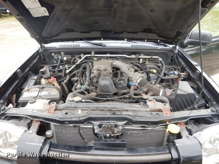 image for item FU9424 2004 Nissan Frontier Crew Cab pickup truck