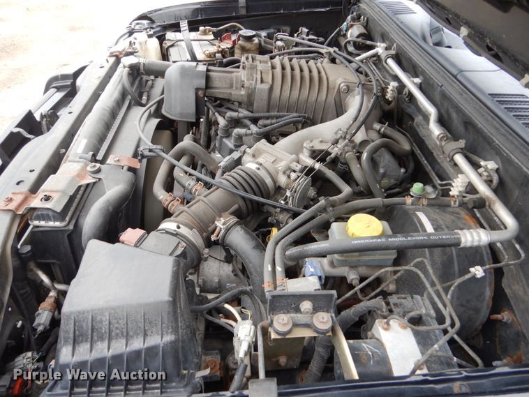 image for item FU9424 2004 Nissan Frontier Crew Cab pickup truck