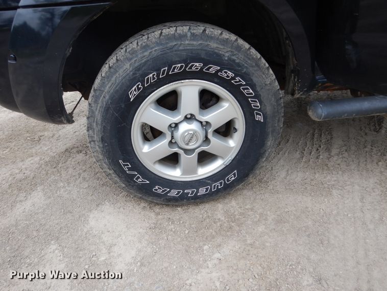 image for item FU9424 2004 Nissan Frontier Crew Cab pickup truck