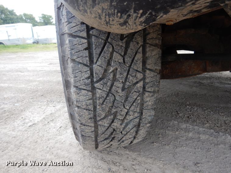 image for item FU9424 2004 Nissan Frontier Crew Cab pickup truck