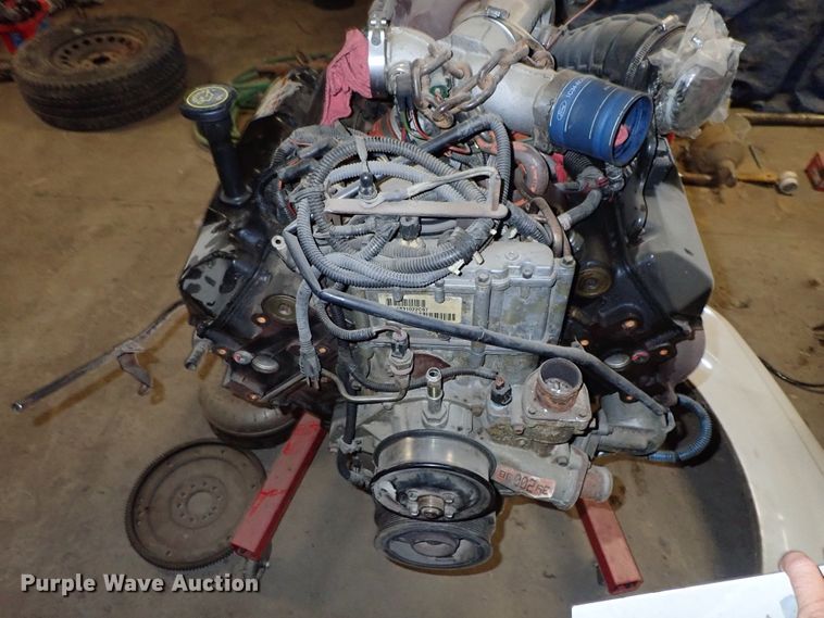 image for item GB9349 2001 International B250 7.3L V8 diesel engine