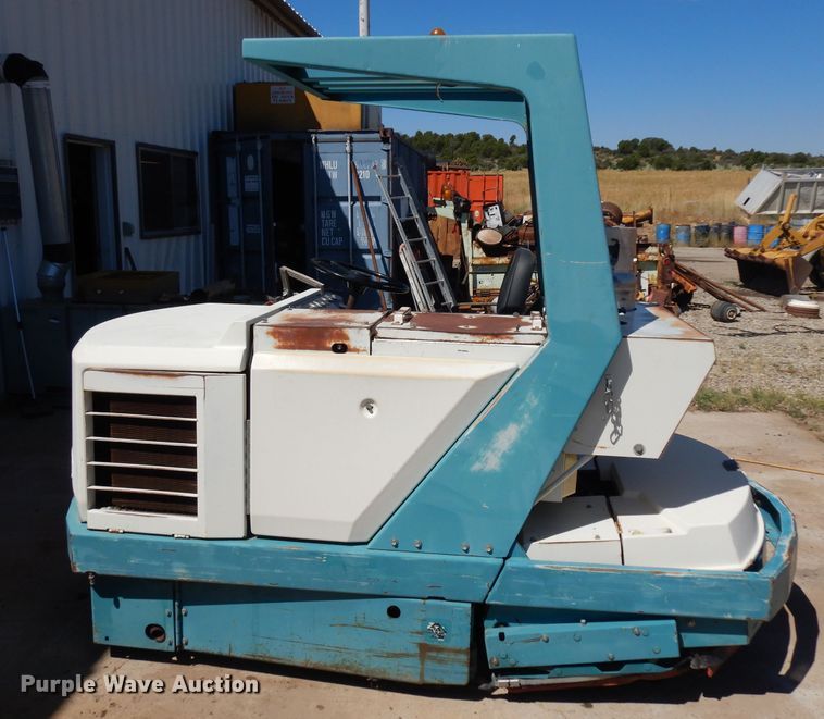 image for item GG9086 Tennant sweeper