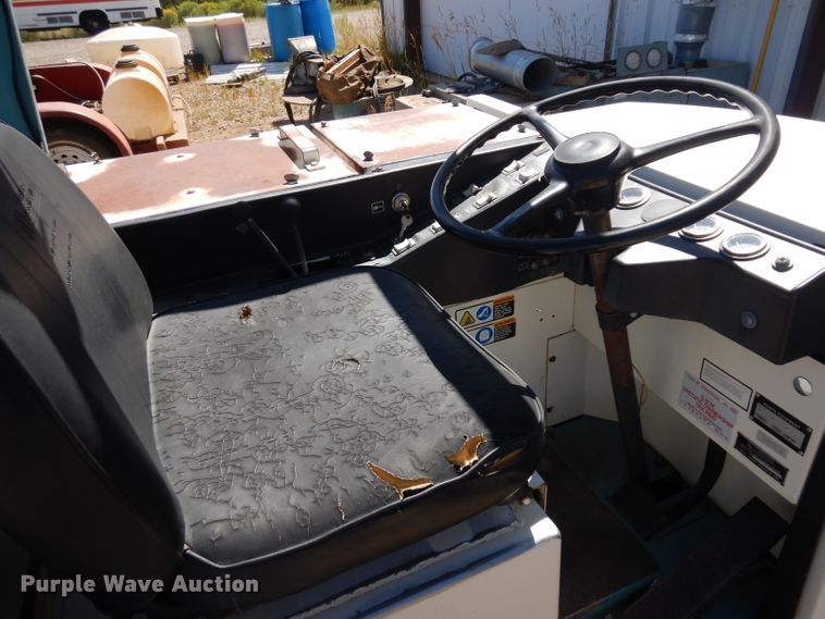 image for item GG9086 Tennant sweeper