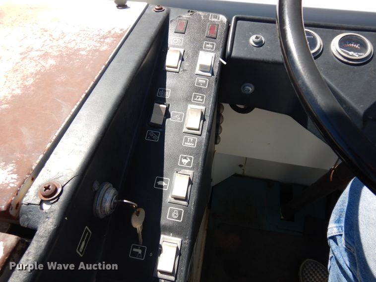 image for item GG9086 Tennant sweeper