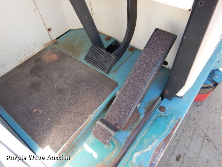 image for item GG9086 Tennant sweeper