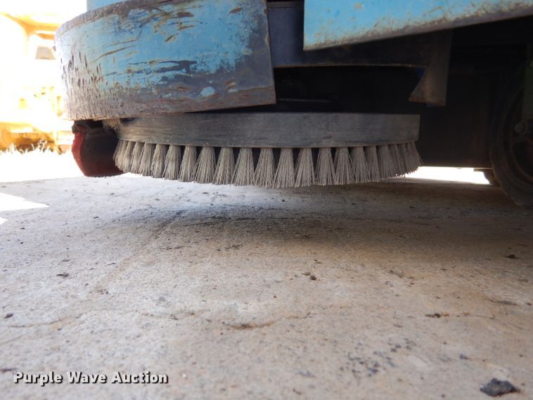 image for item GG9086 Tennant sweeper