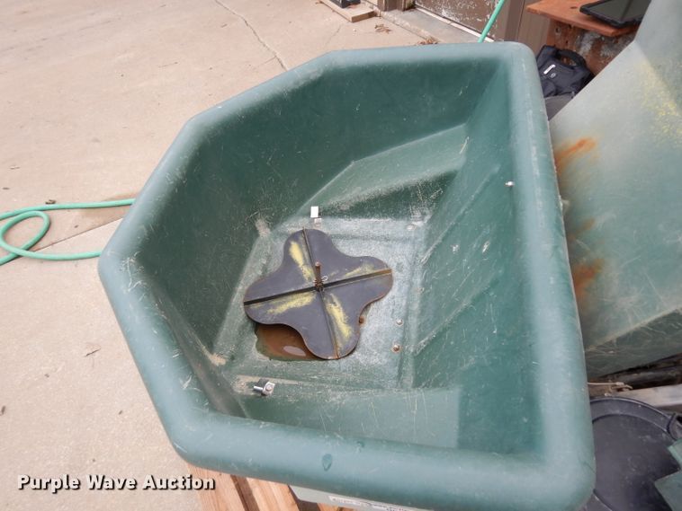 image for item GG9105 (2) Permagreen spreaders