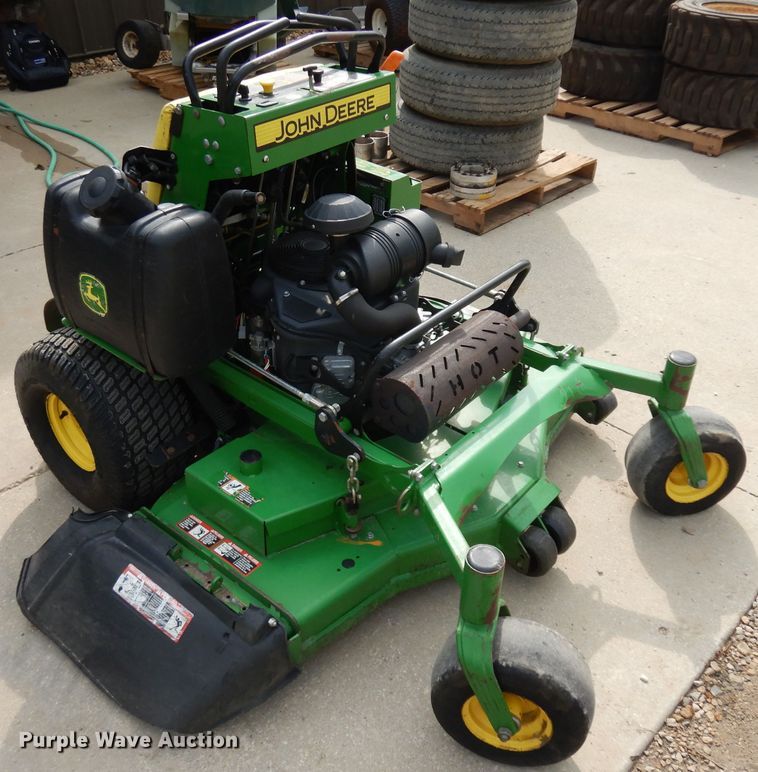 image for item GG9109 2015 John Deere 652R QT ZTR lawn mower