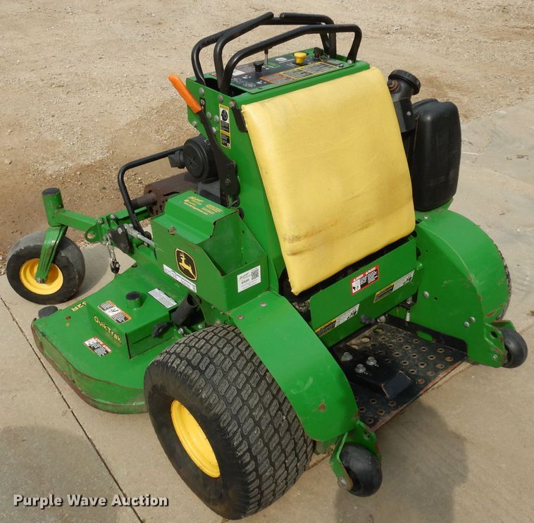 image for item GG9109 2015 John Deere 652R QT ZTR lawn mower