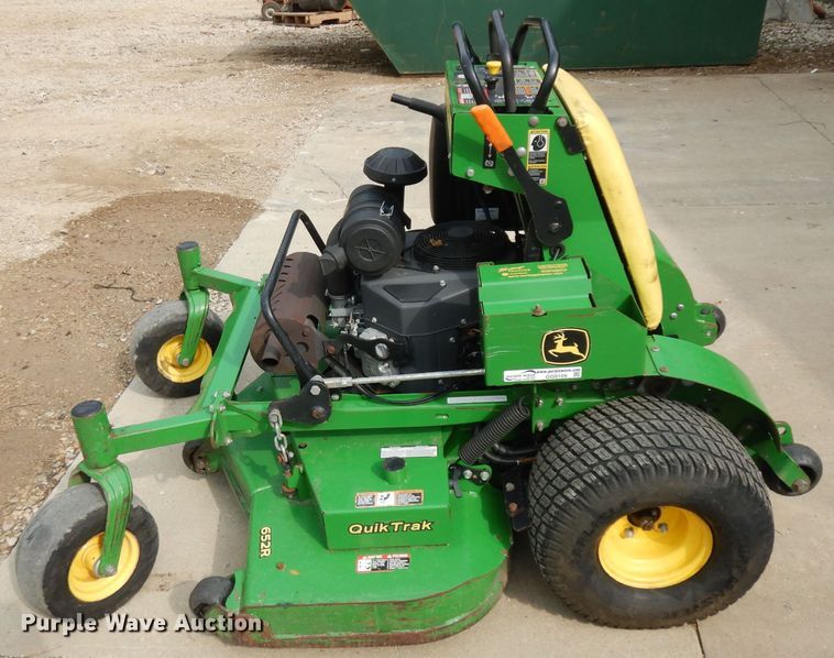 image for item GG9109 2015 John Deere 652R QT ZTR lawn mower