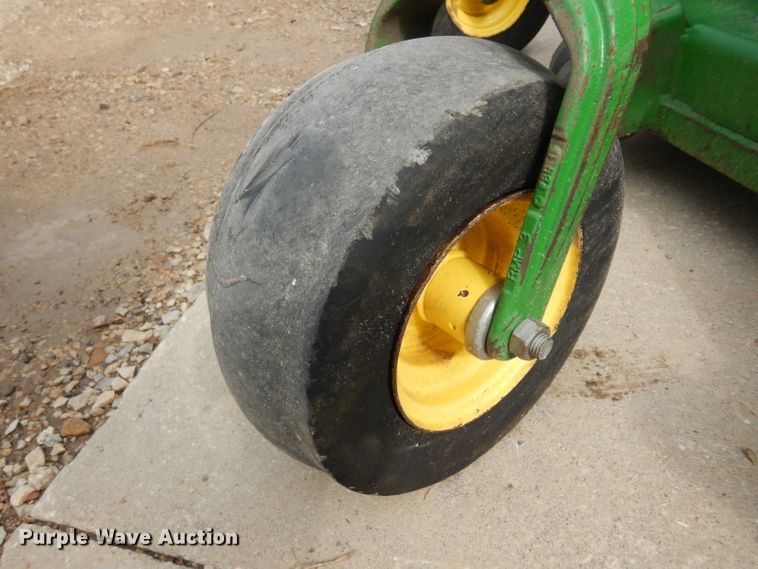 image for item GG9109 2015 John Deere 652R QT ZTR lawn mower