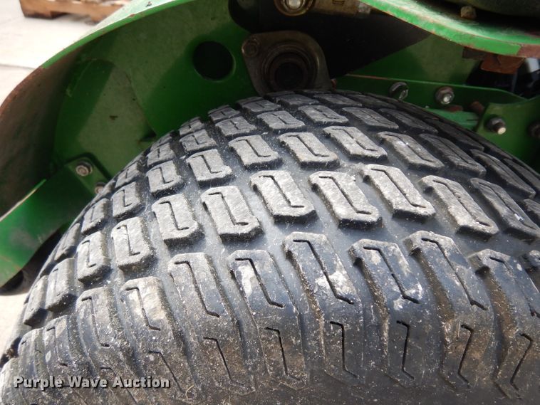 image for item GG9109 2015 John Deere 652R QT ZTR lawn mower