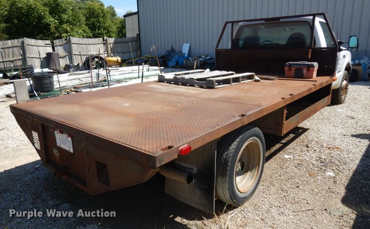 image for item GG9126 1999 Ford F450 Super Duty flatbed truck