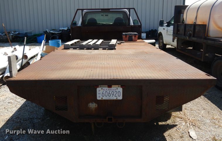 image for item GG9126 1999 Ford F450 Super Duty flatbed truck