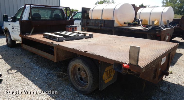 image for item GG9126 1999 Ford F450 Super Duty flatbed truck