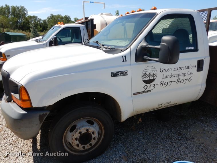 image for item GG9126 1999 Ford F450 Super Duty flatbed truck