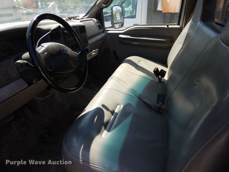 image for item GG9126 1999 Ford F450 Super Duty flatbed truck