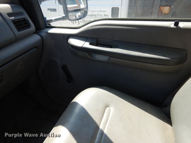 image for item GG9126 1999 Ford F450 Super Duty flatbed truck