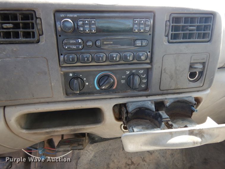 image for item GG9126 1999 Ford F450 Super Duty flatbed truck