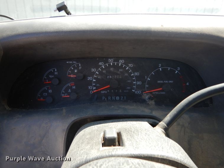 image for item GG9126 1999 Ford F450 Super Duty flatbed truck