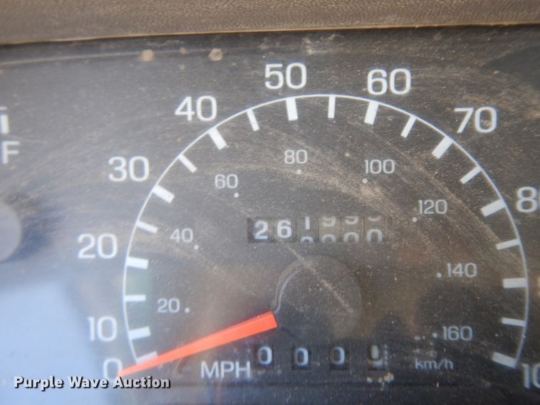 image for item GG9126 1999 Ford F450 Super Duty flatbed truck