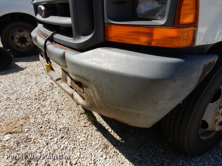 image for item GG9126 1999 Ford F450 Super Duty flatbed truck