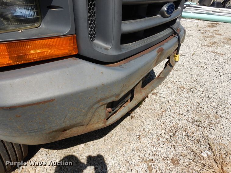 image for item GG9126 1999 Ford F450 Super Duty flatbed truck