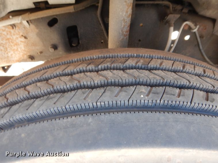 image for item GG9126 1999 Ford F450 Super Duty flatbed truck