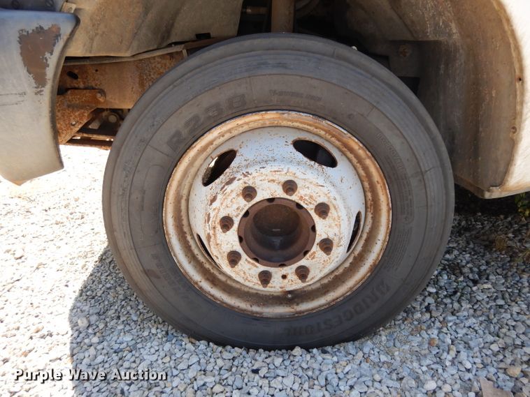 image for item GG9126 1999 Ford F450 Super Duty flatbed truck