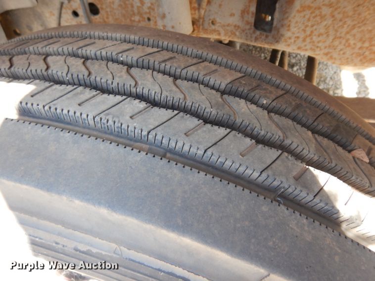 image for item GG9126 1999 Ford F450 Super Duty flatbed truck