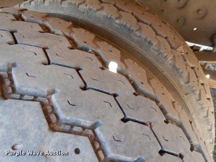 image for item GG9126 1999 Ford F450 Super Duty flatbed truck