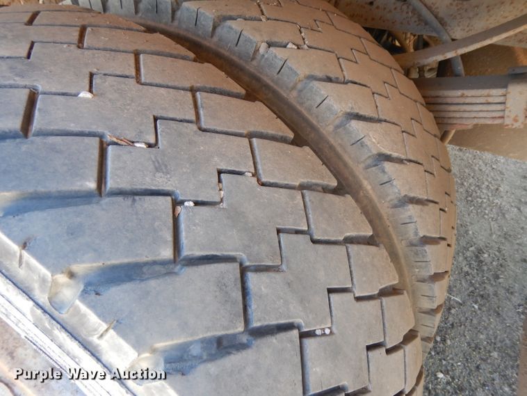 image for item GG9126 1999 Ford F450 Super Duty flatbed truck