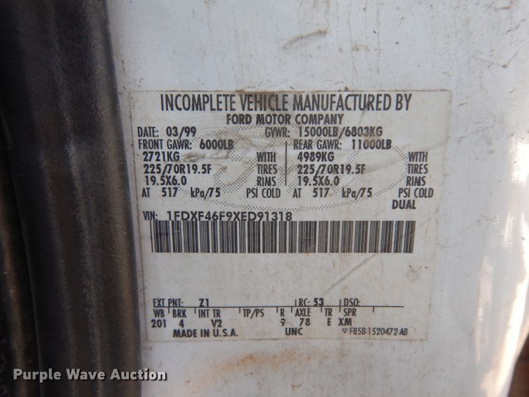 image for item GG9126 1999 Ford F450 Super Duty flatbed truck