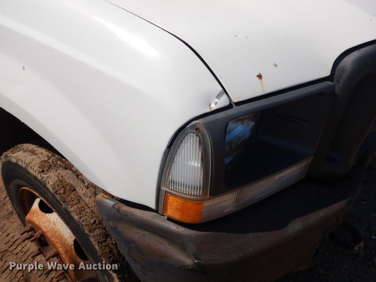 image for item GG9127 2003 Ford F450 Super Duty flatbed truck