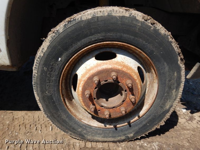 image for item GG9127 2003 Ford F450 Super Duty flatbed truck